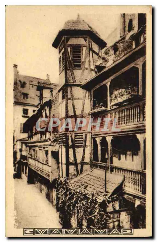Rua estreita em Strasbourg — casa com colmata e torre — editor CAVAYAVAD - Frente