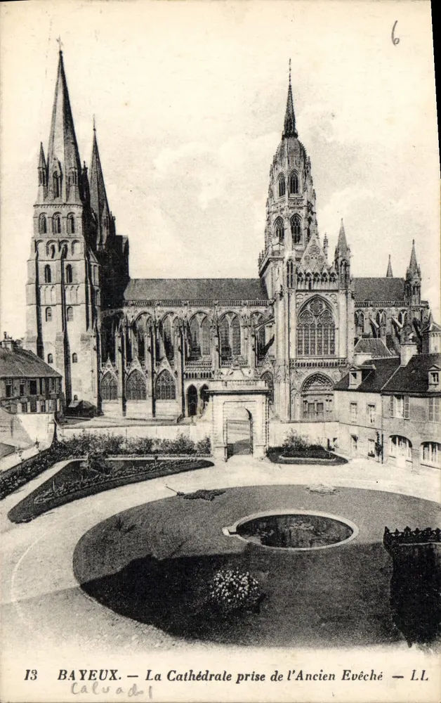 Bayeux — Ansicht der Kathedrale vom Alten Bischofssitz — LL - Vorderseite