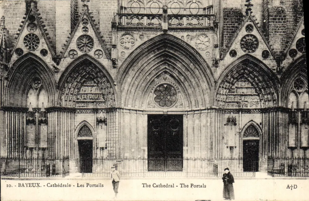 Bayeux - Catedral - Os Portais — A. Dubosq, editor, Commes (Savadoy) - Frente