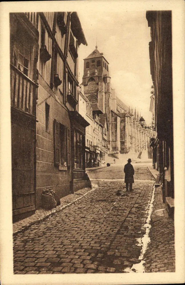 Lisieux — Ansicht der Kirche Saint-Jacques von der Rue aux Fèvres - Vorderseite