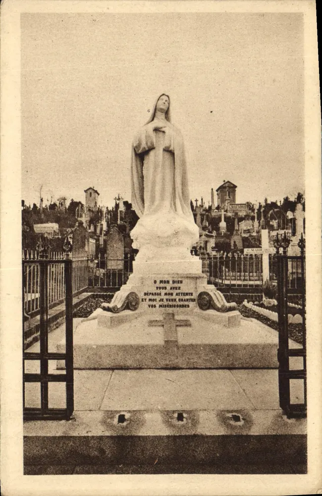 Statue der Jungfrau Maria — Grabmal — Lisières des Kindes Jesu, Paris - Vorderseite