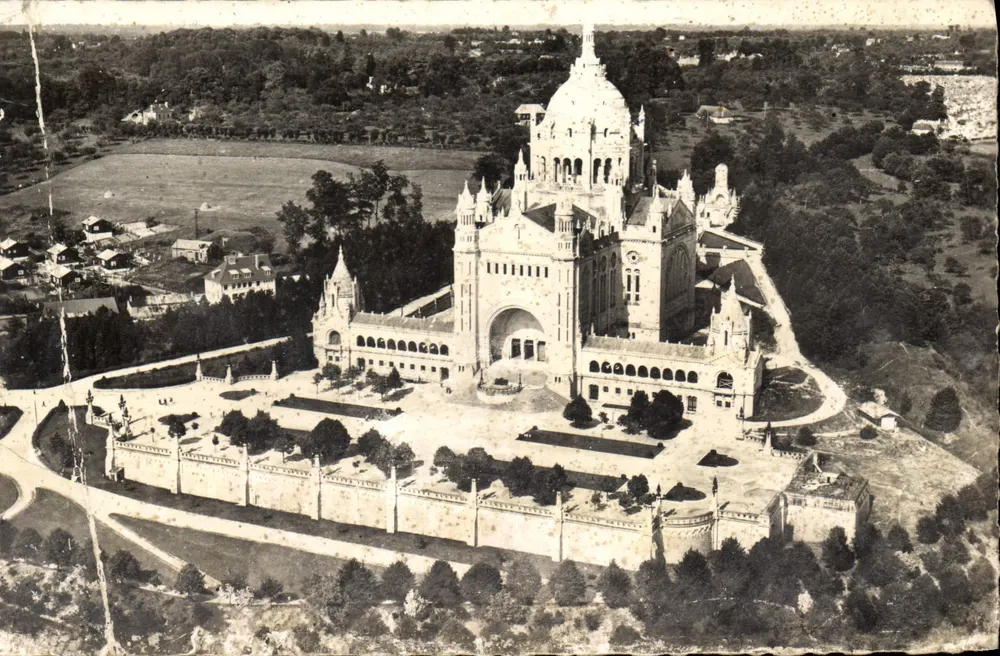 A Basílica de Lisieux — vista aérea — Edição ALFA, Paris - Frente