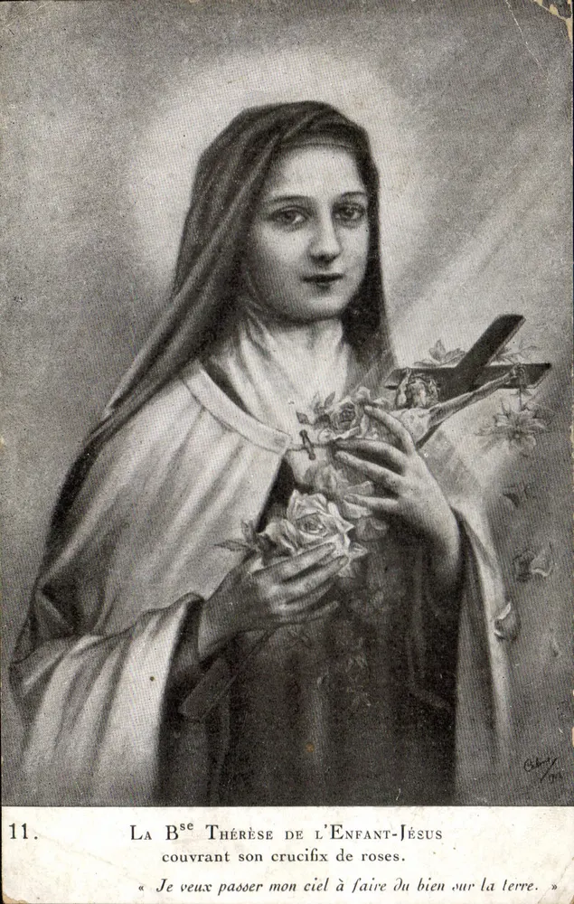 A Santa Teresinha da Criança Jesus — cobrindo seu crucifixo de rosas — editor Ciby, n°11 - Frente