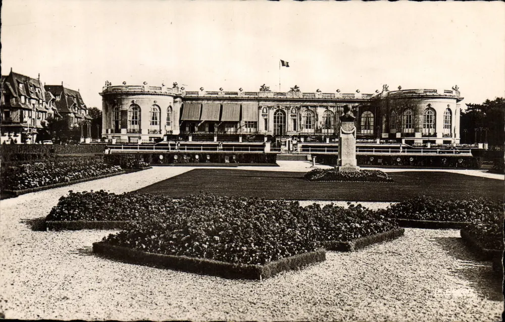 Deauville (Calvados) — Die Blühende Strände, Das Casino — Éditions Véritable - Vorderseite