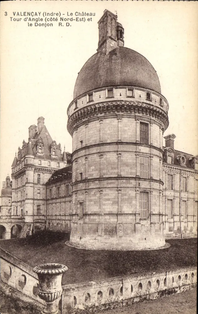 Valençay (Indre) - Das Schloss, Eckturm und der Bergfried (Nordosten) - R.D. - Vorderseite