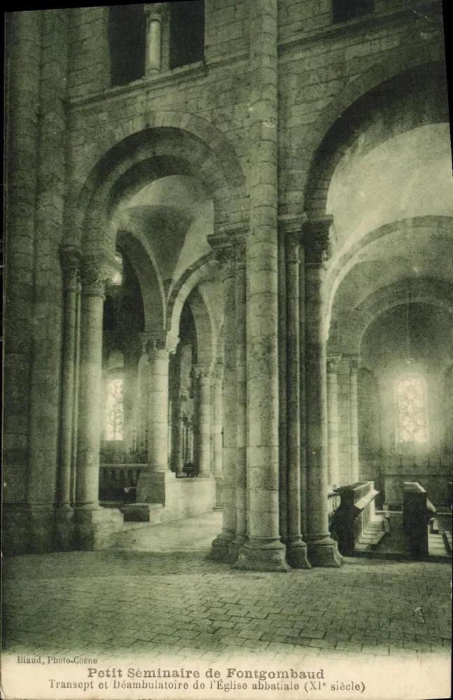 Pequeno Seminário de Fontgombaud — Transepto e Déambulatório da Igreja Abbatial (século XI) — Biaud, Photo-Cosne - Frente