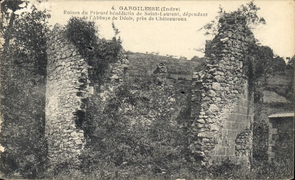 Gargilesse (Indre) — Ruinen des Benediktinerpriors Saint-Laurent, abhängig von der Abtei Déols, in der Nähe von Châteauroux - Vorderseite