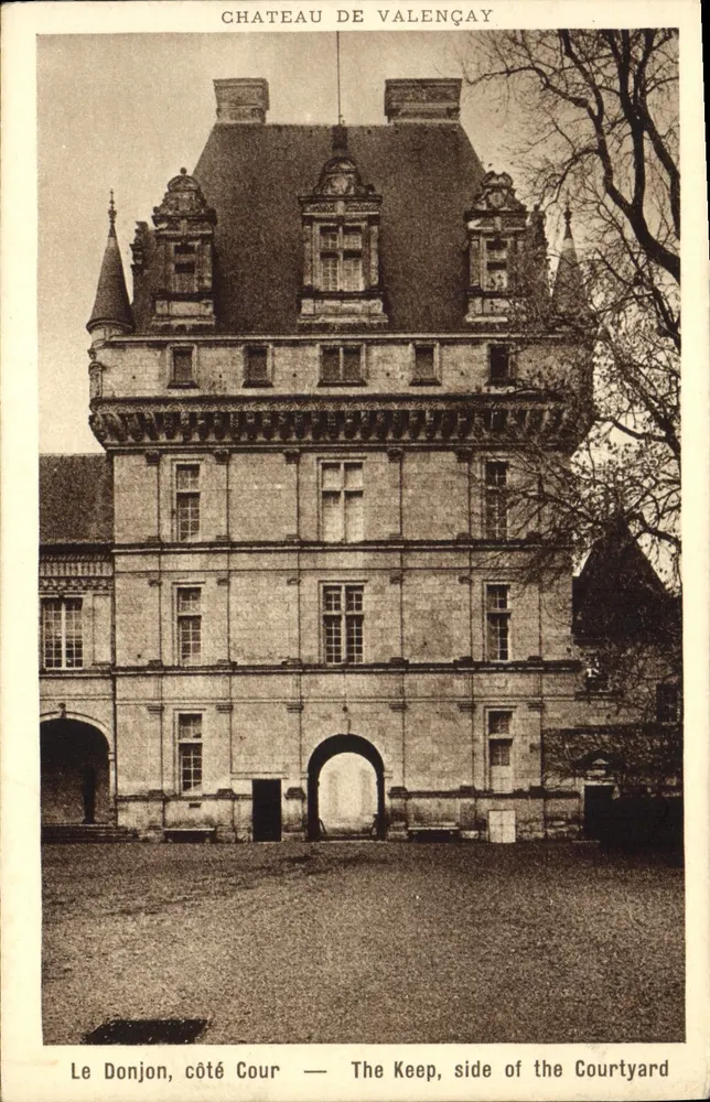 Castelo de Valençay — O Donjon, lado da Cour — Imp. Braun Paris - Frente