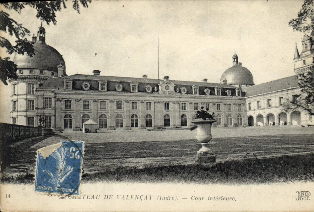 Castelo de Valençay (Indre) — Pátio interno — JND Phot. - Frente