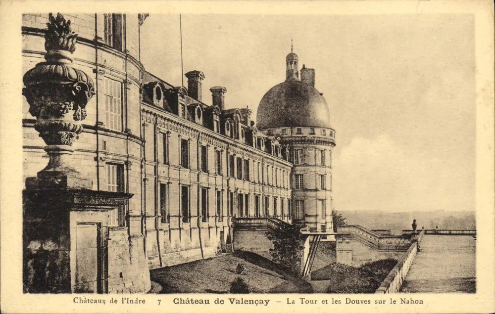 Schloss Valençay — Turm und Graben am Nahon — Schlösser der Indre 7 - Vorderseite
