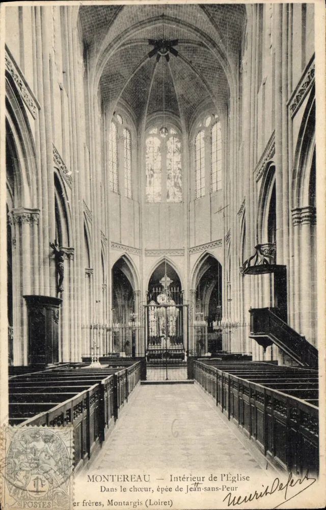 Montereau — Interior da Igreja No coro, espada de Jean-sans-Peur - Frente