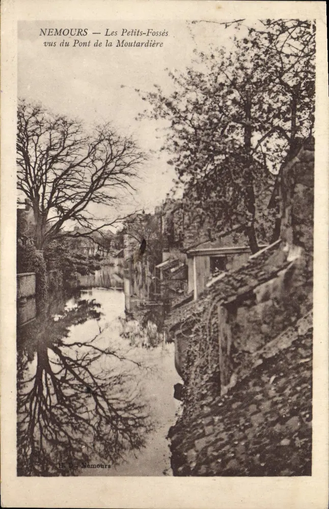 Nemours — Les Petits-Fossés von der Pont de la Moutardière aus gesehen — H. D. Nemours - Vorderseite