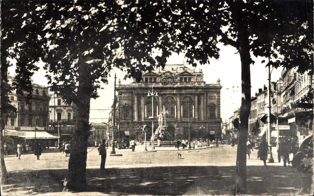 Montpellier - A Esplanada e o Teatro — Edições GLANY - Frente
