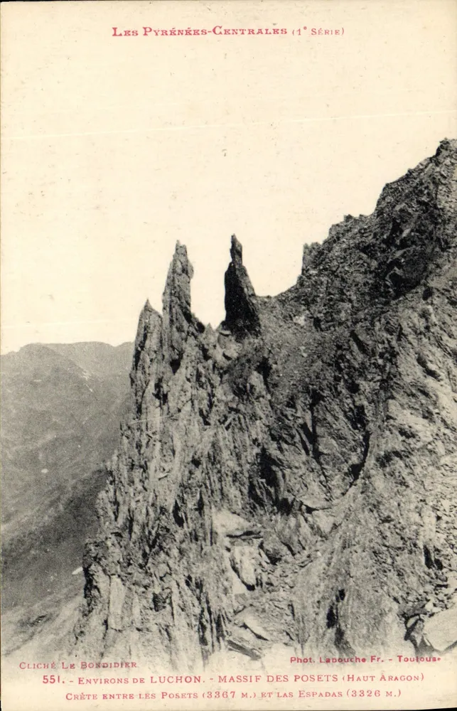 Crête entre les Posets (3367 m.) et les Espadas (3326 m.) — Les Pyrénées-Centrales (1ère Série) — Fot. Lapouche Fr. - Toutous - Frente