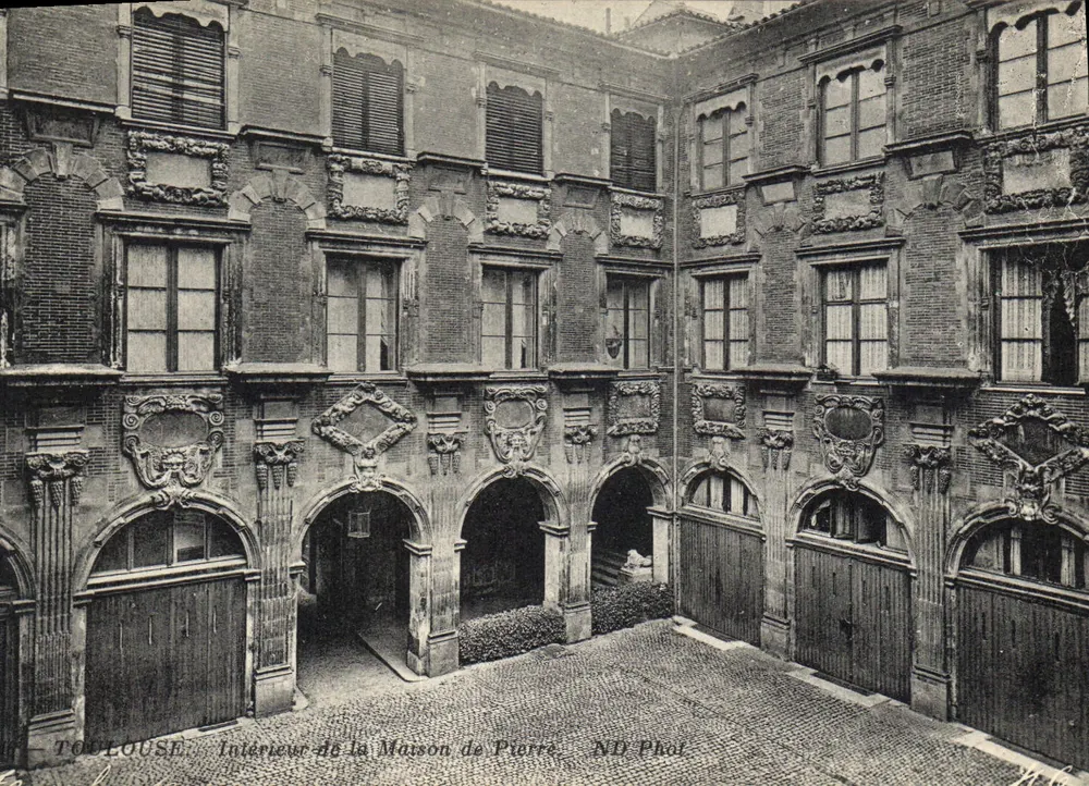 Toulouse — Interior da Casa de Pierre — ND Fot. - Frente