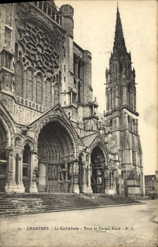 Chartres - Die Kathedrale - Turm und Nordportal - N.G. - Vorderseite