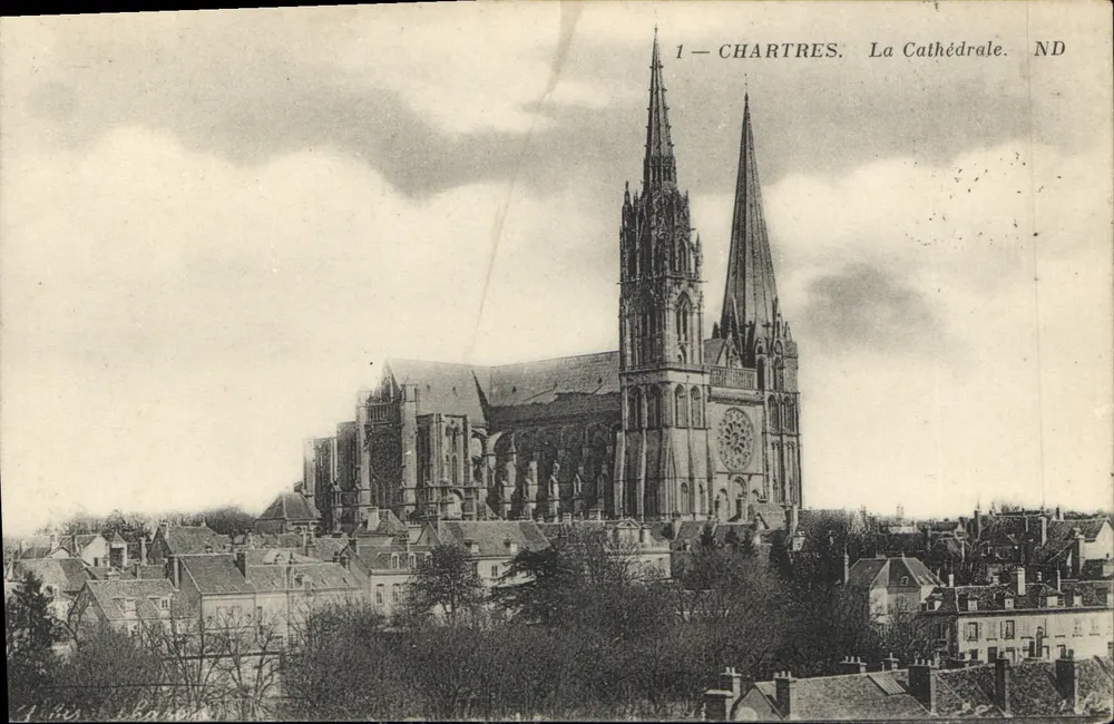 Chartres — A Catedral — ND - Frente