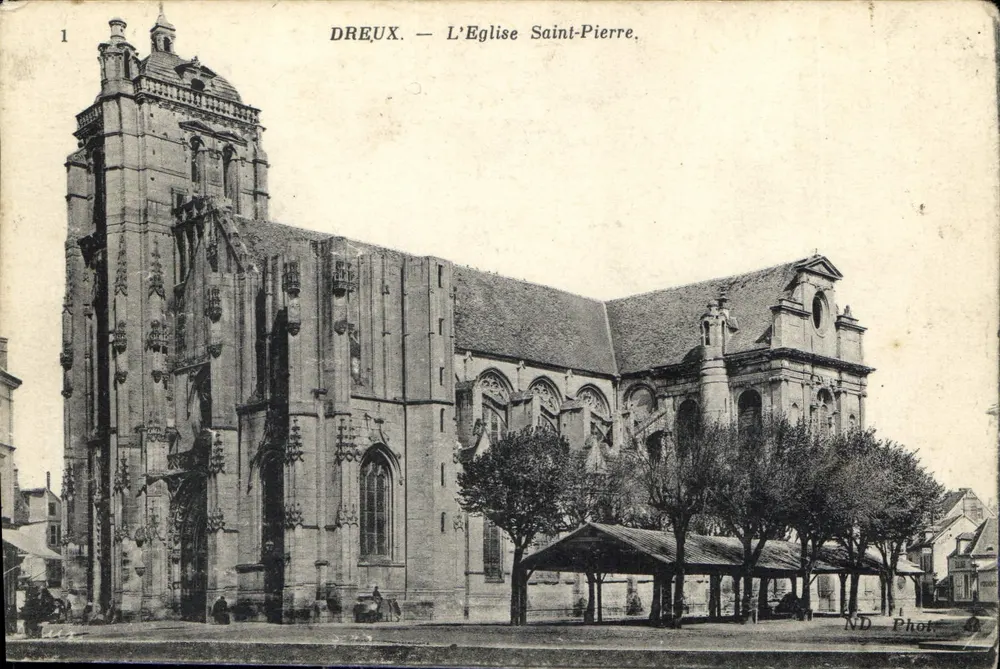 Dreux — A Igreja de São Pedro — ND Photo - Frente