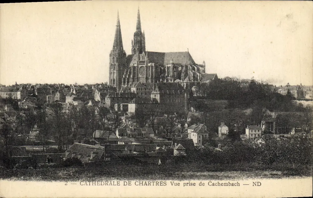 Catedral de Chartres — Vista tirada de Cachembach — ND - Frente