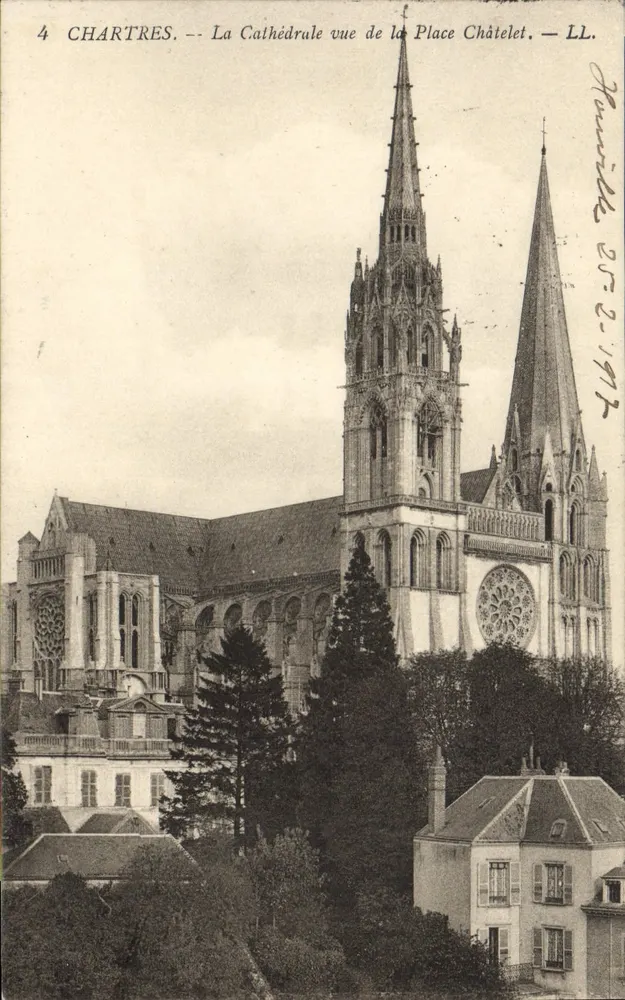 Chartres — Die Kathedrale von der Place Châtelet gesehen — LL. n°4 - Vorderseite