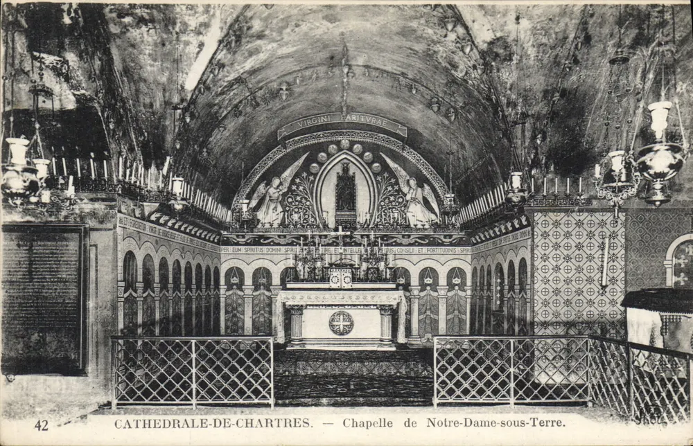 Kathedrale von Chartres — Kapelle Notre-Dame-sous-Terre - Vorderseite