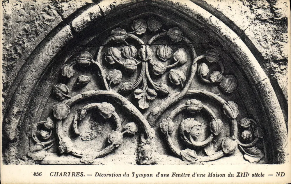 Charlres — Verzierung des Tympanons einer Fenster einer Haus des 13. Jahrhunderts — ND - Vorderseite