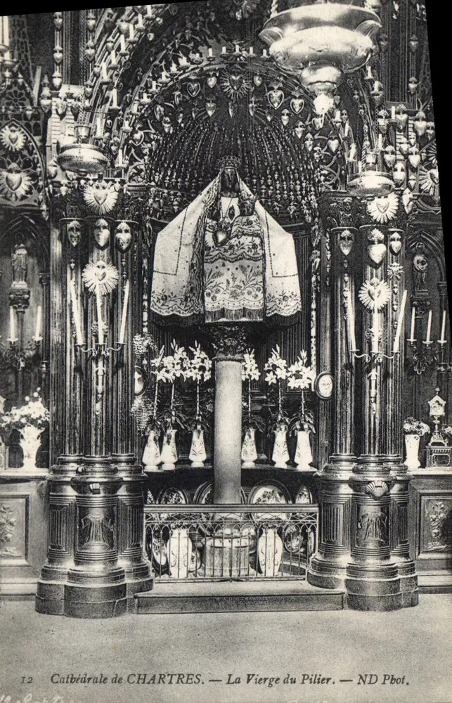 Catedral de CHARTRES — A Virgem do Pilar — ND Pbot. - Frente