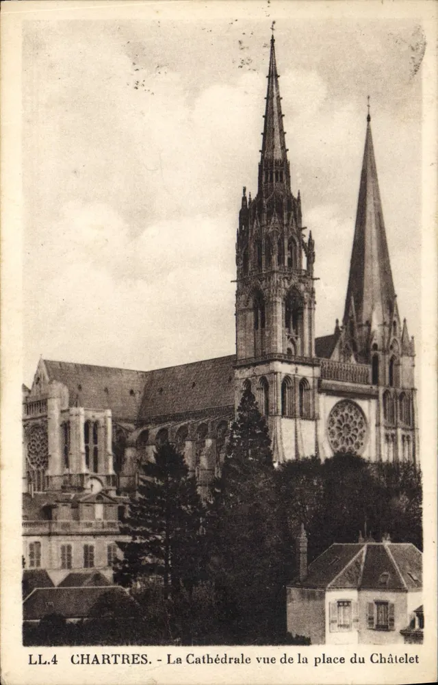 Chartres - Ansicht der Kathedrale von der Place du Châtelet — LL.4 — CM des Arts, Strasbourg-Schiltigheim - Vorderseite