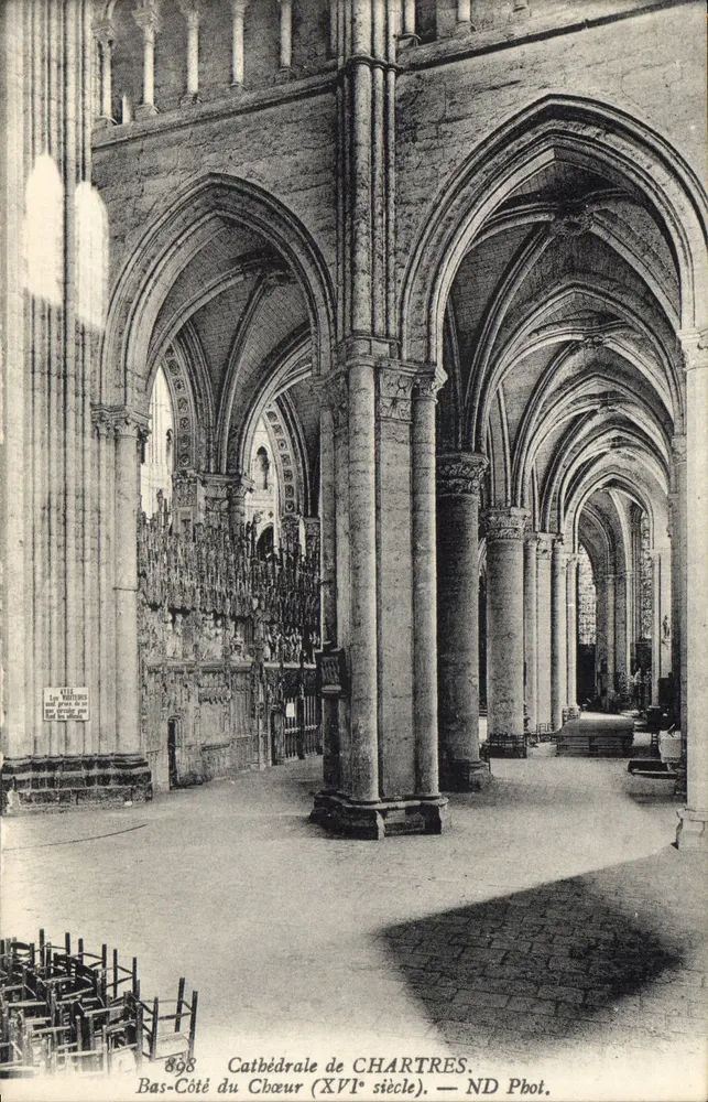 Catedral de Chartres — Lateral do Coro (século XVI) — ND Pbot. - Frente