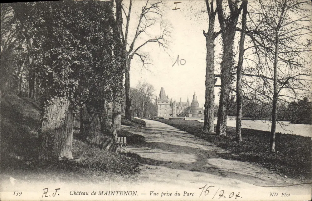 Castillo de MAINTENON — Vista tomada desde el Parque — R.T. ND Phot - Anverso