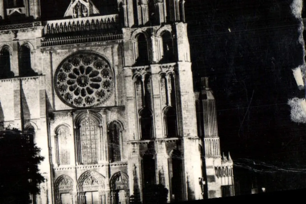 Chartres (E.&L.) — A Catedral iluminada — Éditions d'Art - Frente