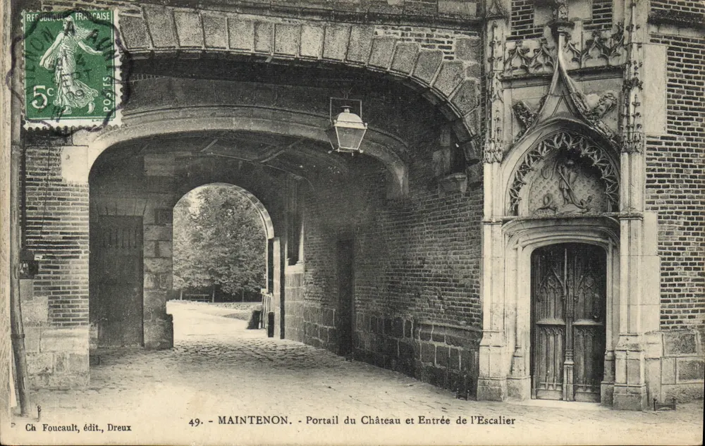 Maintenon — Portal des Schlosses und Eingang zur Treppe — Ch Foucault, Verlag, Dreux, Nr. 49 - Vorderseite