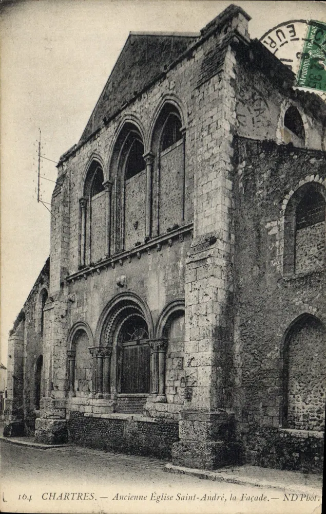 Chartres — Antiga Igreja de São André, a Fachada — ND Fot. - Frente