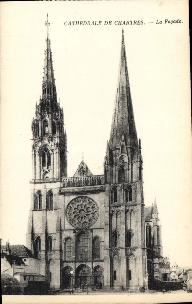 Catedral de Chartres — A Fachada. - Frente