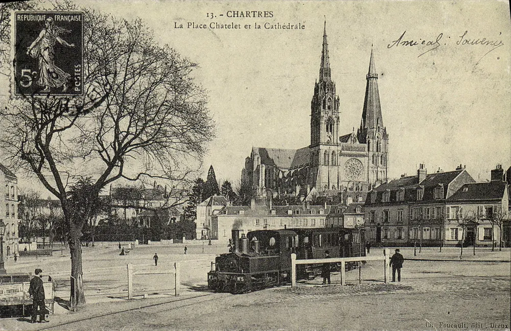 Chartres — A Place Chatelet e a Catedral — editor Gh. Foucault, all. Dreux - Frente