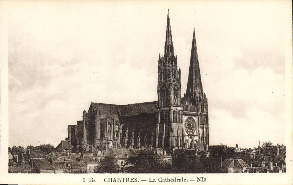 Chartres — A Catedral — ND - Frente
