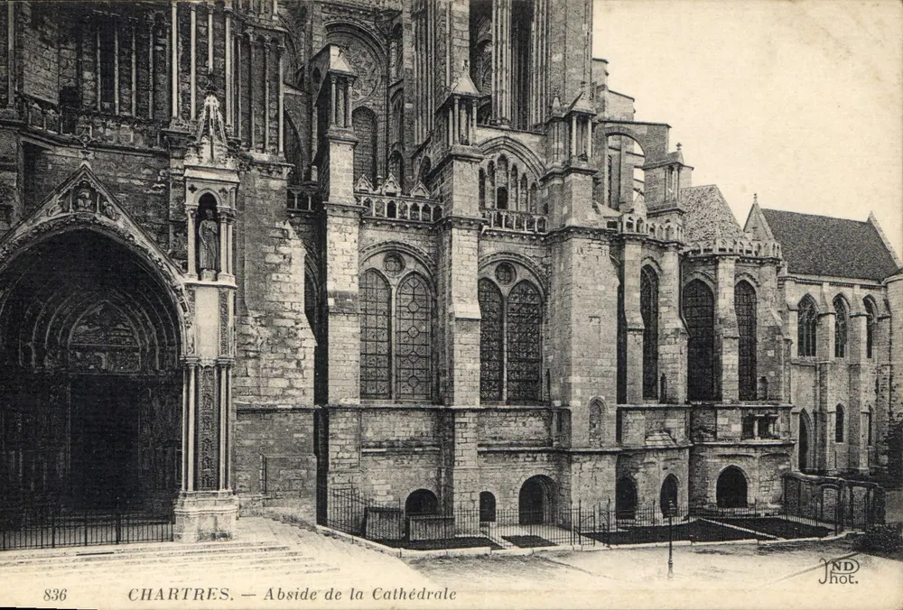 Chartres — Abside da Catedral — NDHOT - Frente