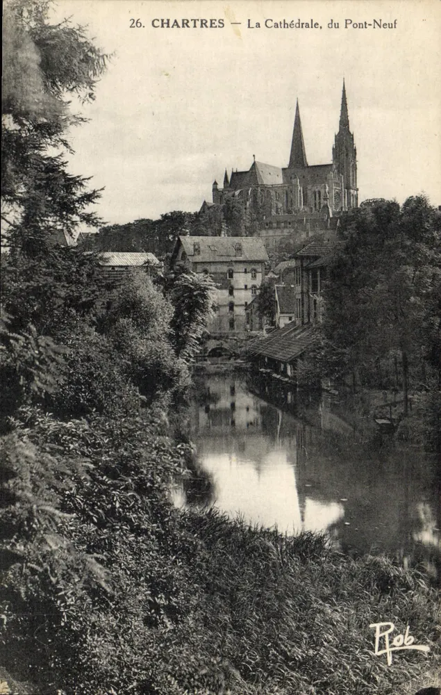 Chartres — A Catedral, do Pont-Neuf — Rob - Frente