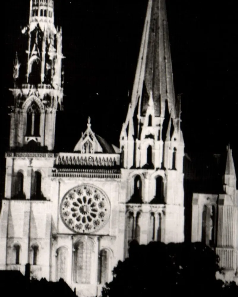 Chartres — A Catedral Iluminada — Éditions Lavelle & Cie - Frente