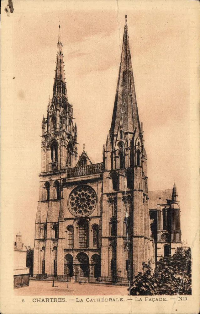 Chartres — A Catedral — A Fachada — ND - Frente