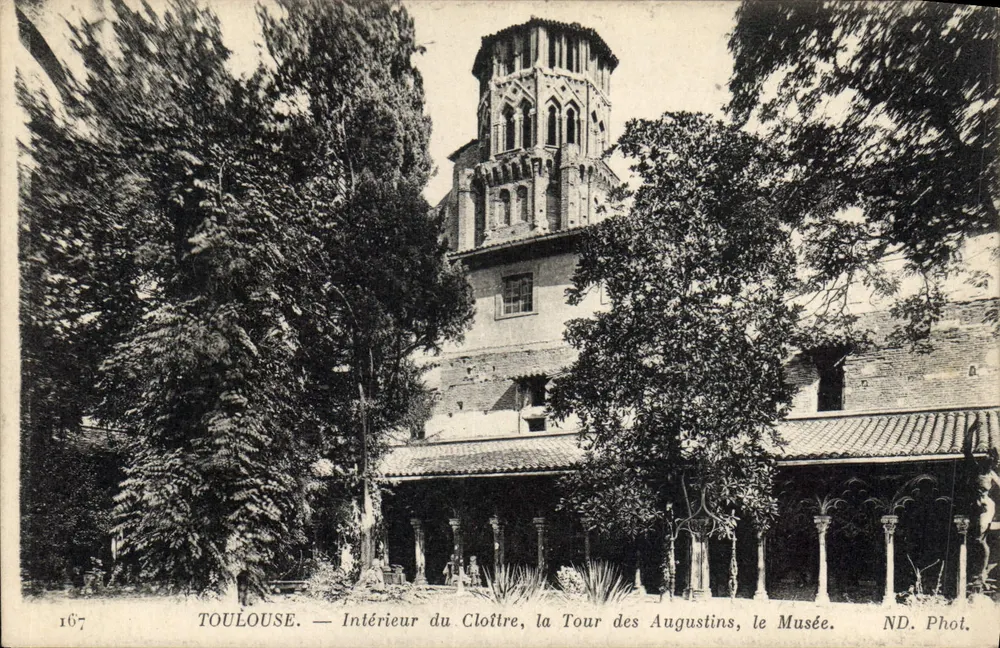 Toulouse — Innenraum des Cloisters, Turm der Augustiner, das Museum — ND. Phot. - Vorderseite