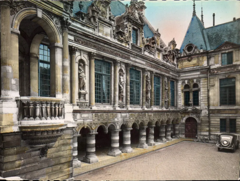 La Rochelle — Rathaus, Cour d'Honneur — Verlag: Photo du Nord, Nr. 8 - Vorderseite