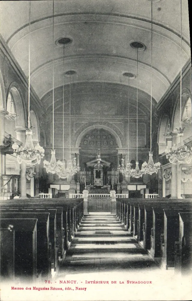 Interior da Sinagoga - Nancy — Maison des Magasins Réunis, edição n°78 - Frente