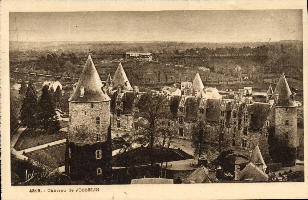 Castelo de Josselin — vista aérea — editor não identificado, n° de série 4319 - Frente