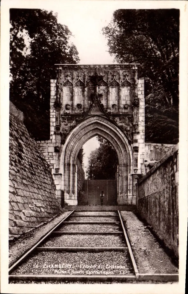 Chambéry — Mauern des Schlosses. Tor Saint-Dominique — LL - Vorderseite