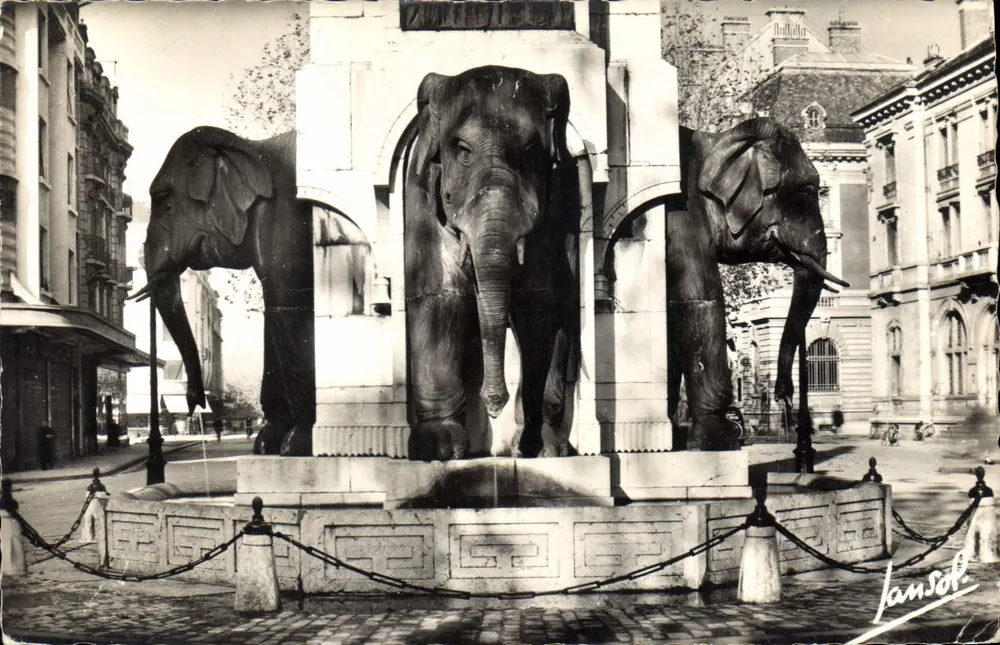 Chambéry — Fontaine des Éléphants — Jansol - Vorderseite