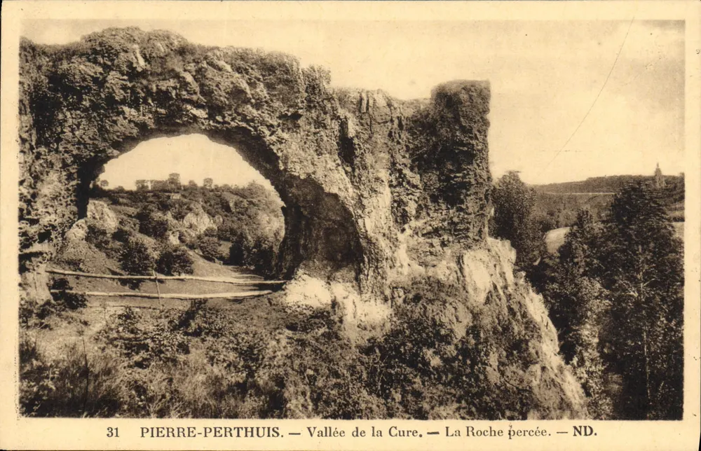 Pierre-Perthus — Vale da Cure — A Rocha Perforada — ND. - Frente