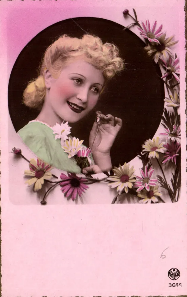 Mulher jovem sorridente — retrato enquadrado por flores — editor A. Noter, n° 3644 - Frente