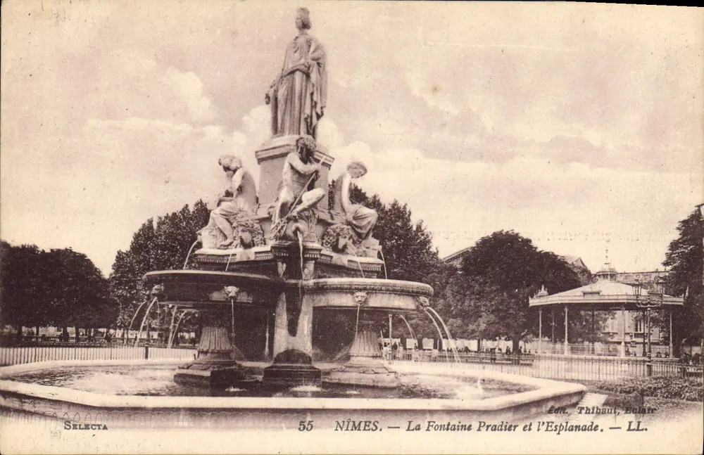 Nîmes — A Fonte Pradier e a Esplanada — Ed. Thibaut, Bolan - Frente