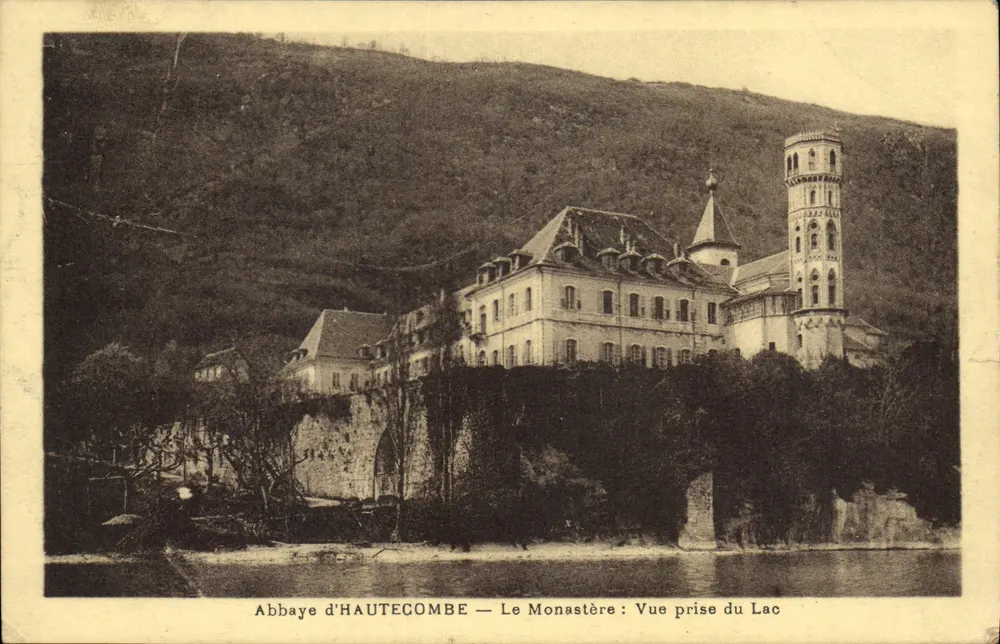 Abbaye d'HAUTECOMBE — Das Kloster: Ansicht vom See - Vorderseite